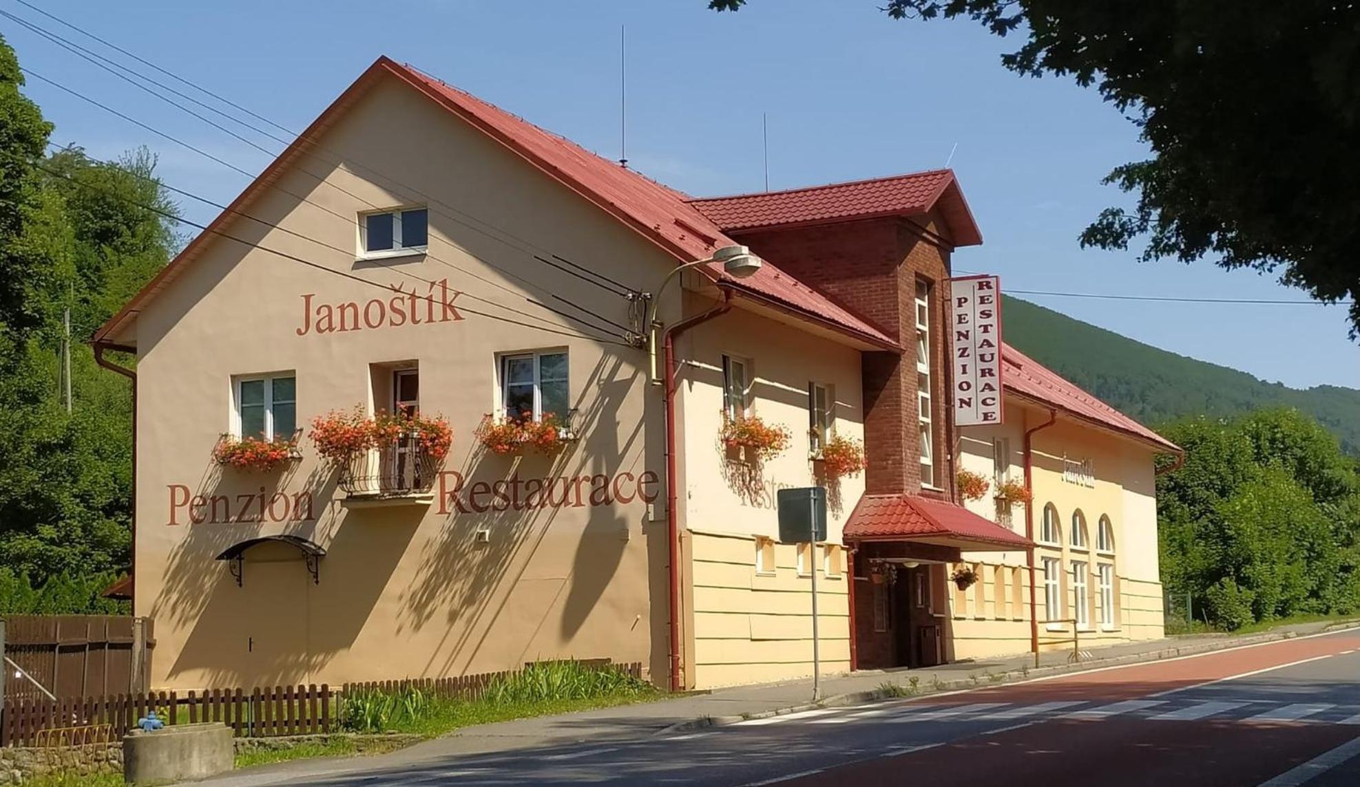 Hotel Penzion Janostik Rožnov pod Radhoštěm Zewnętrze zdjęcie